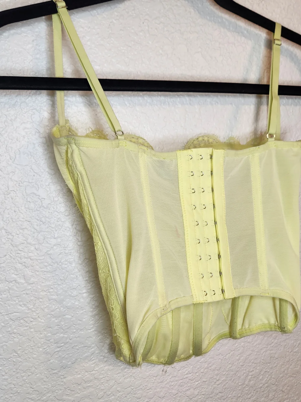 Out From Under Mordern Love Corset Lace Bustier Camisole in Pale Yellowsize M